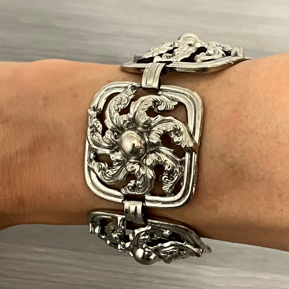 Vintage Silver Chain Bracelet with Flower Windmill Design, Boho